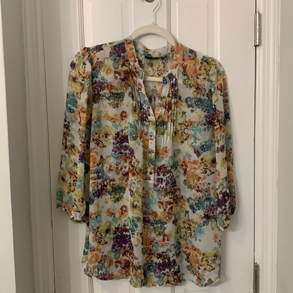 Fall floral blouse A.N.A. Size Large 3/4 sleeves polyester button placket EUC